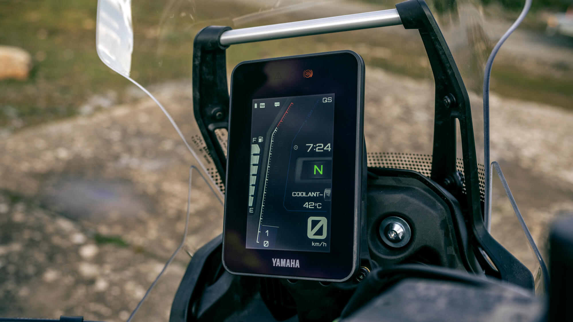 5-inch dual-theme TFT meter with smartphone connectivity
