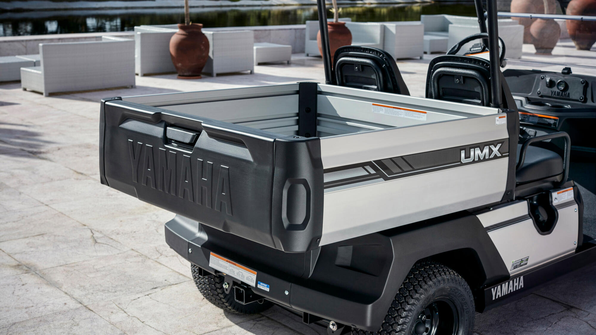 Aluminium cargo bed with one-touch tailgate
