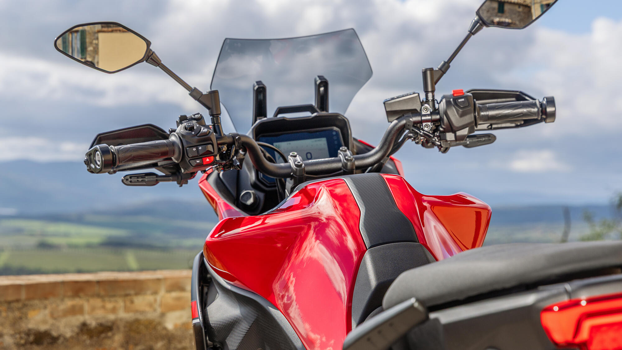 Larger 18L ergonomic fuel tank