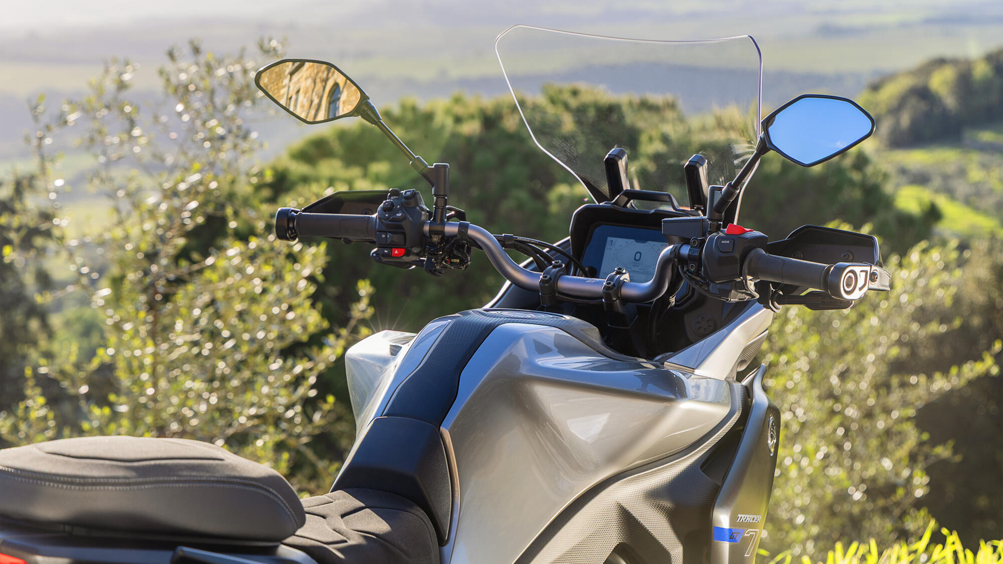 Larger 18L ergonomic fuel tank