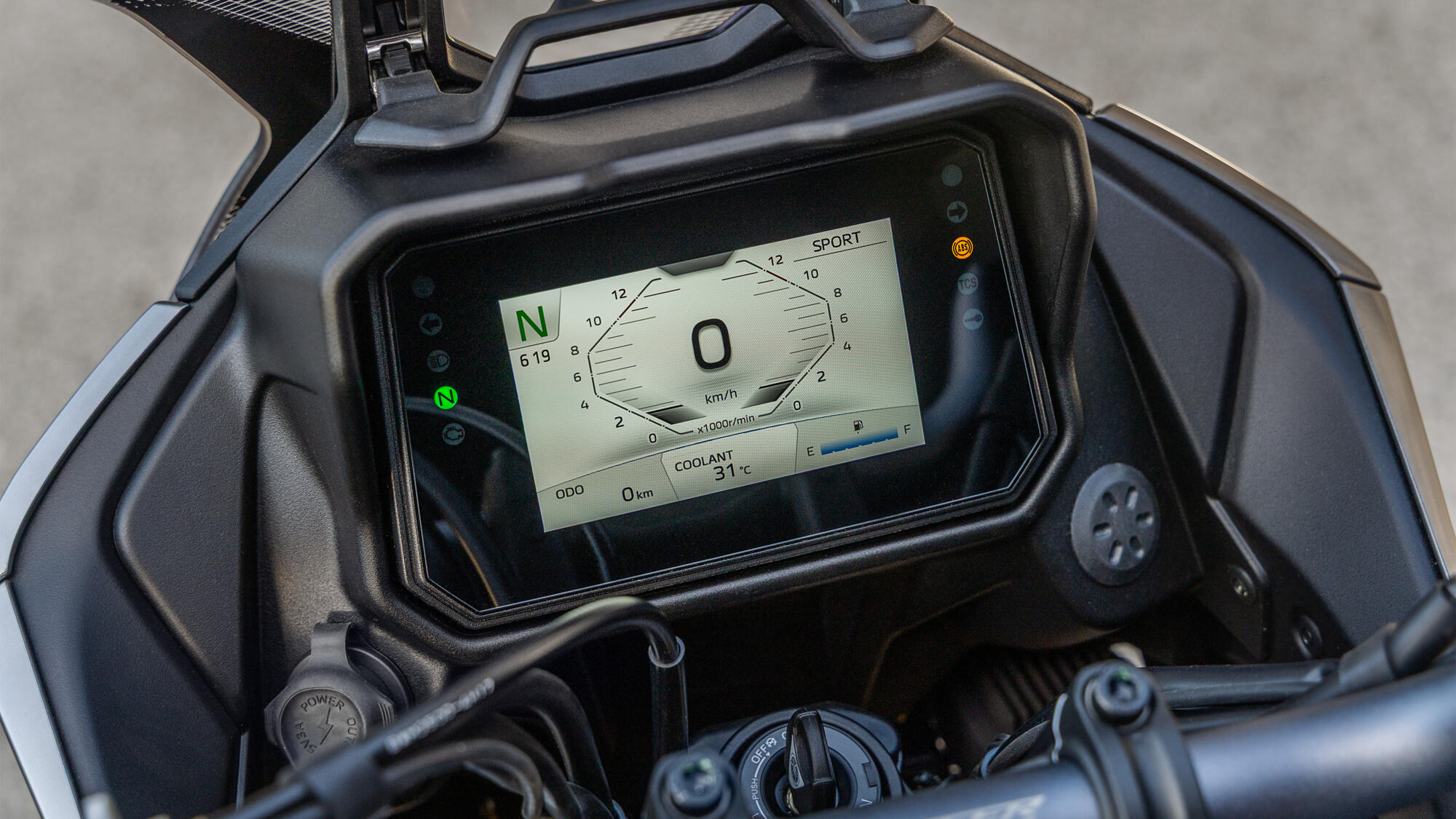 5-inch TFT display with smartphone connectivity, navigation and ergonomic switchgear