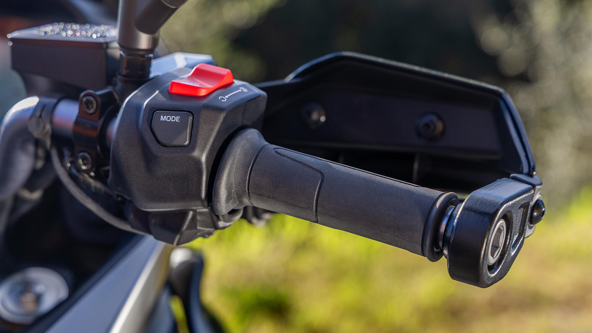 GT-spec heated grips and footpegs