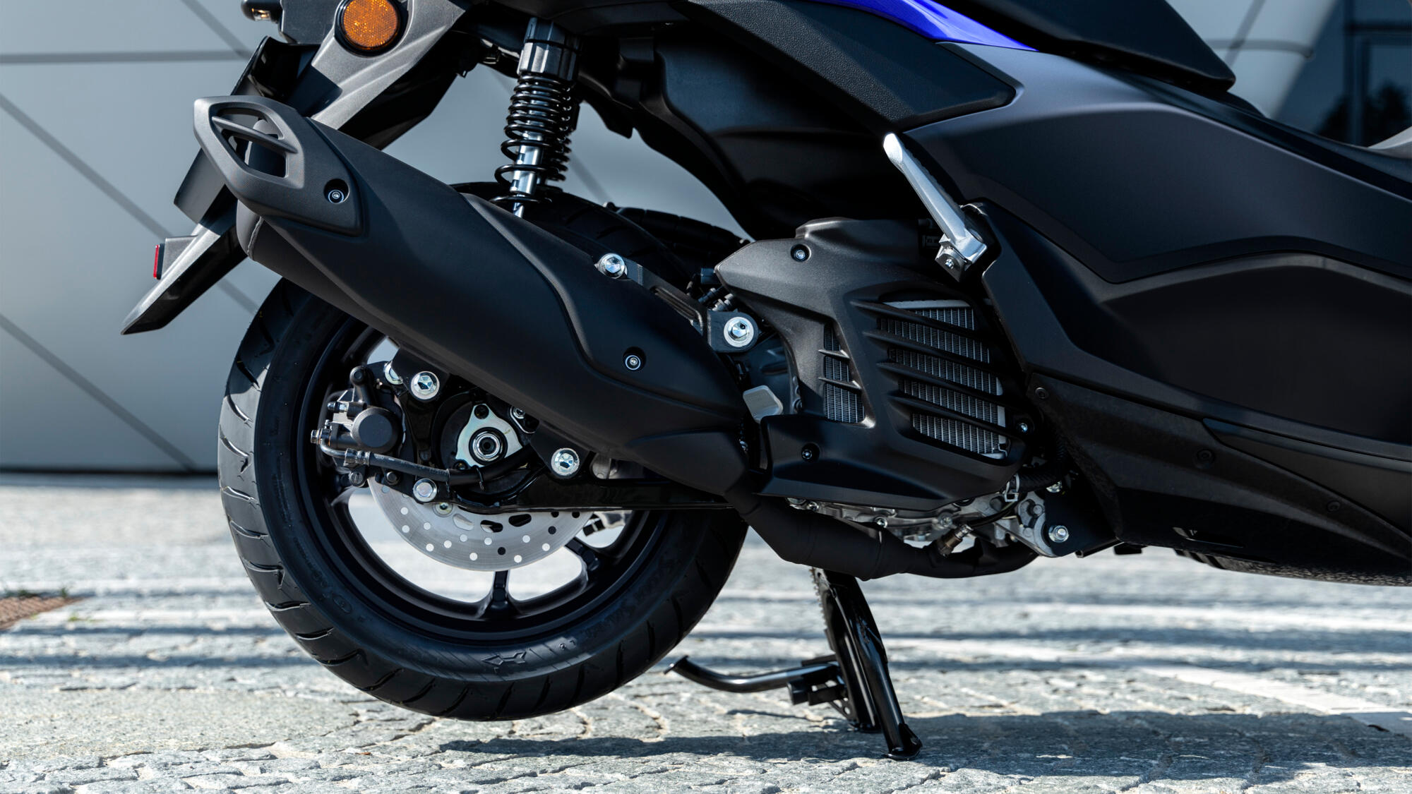 13-inch wheels, disc brakes with ABS