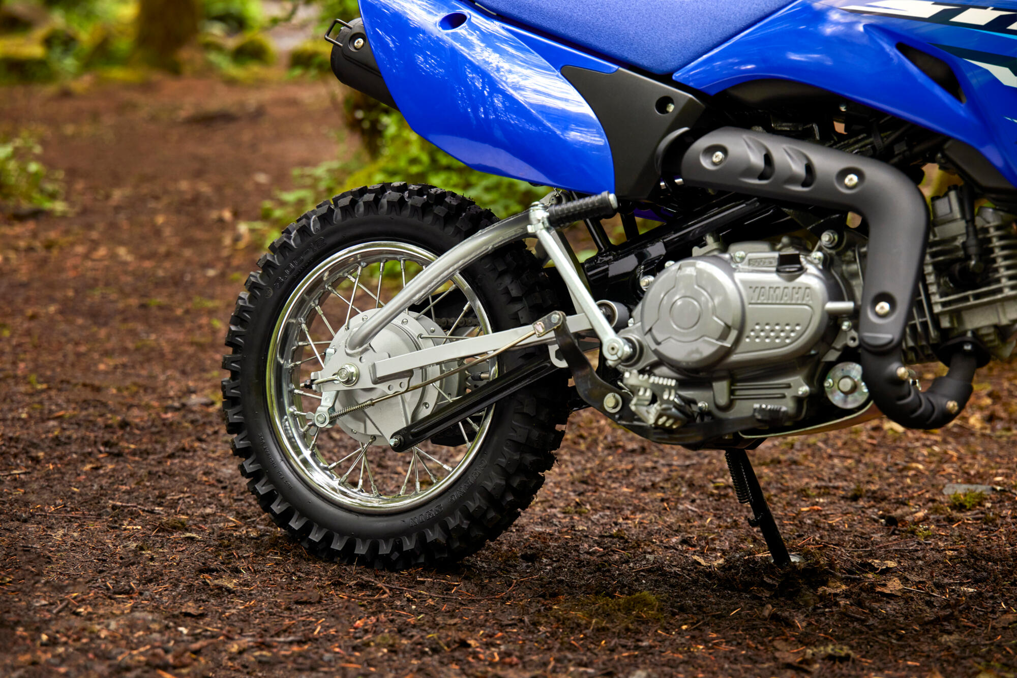 Bubanj kočnice sa glatkim delovanjem i terenske gume