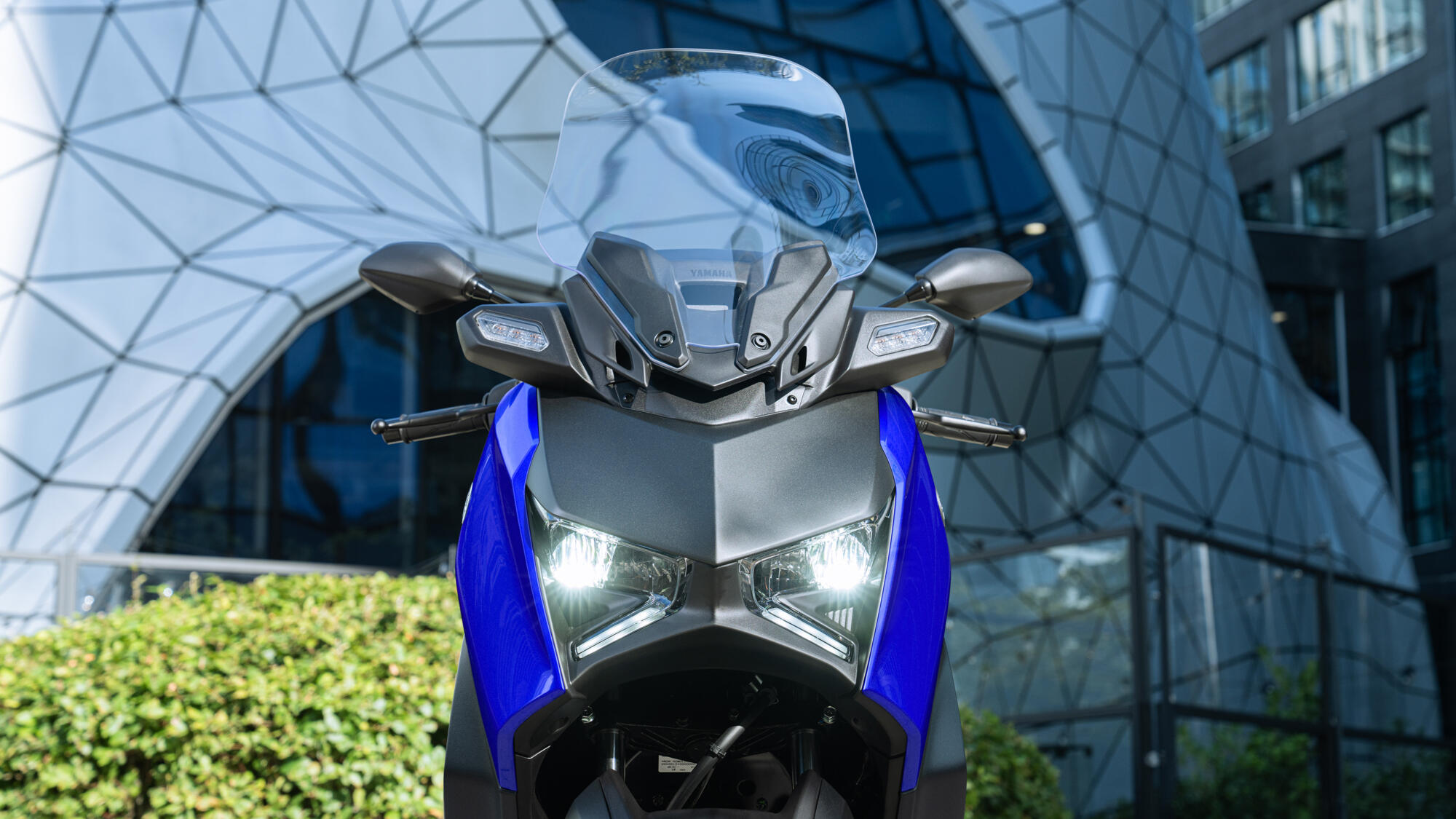 Radical X-shaped headlight