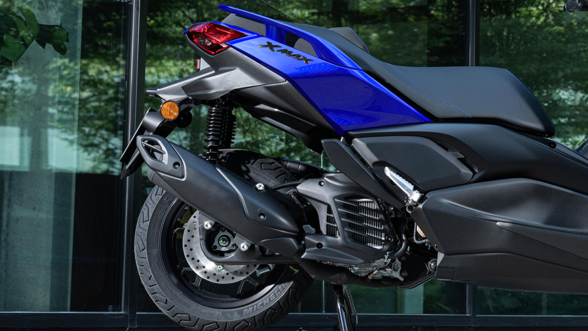 Ergonomic seat with easy access