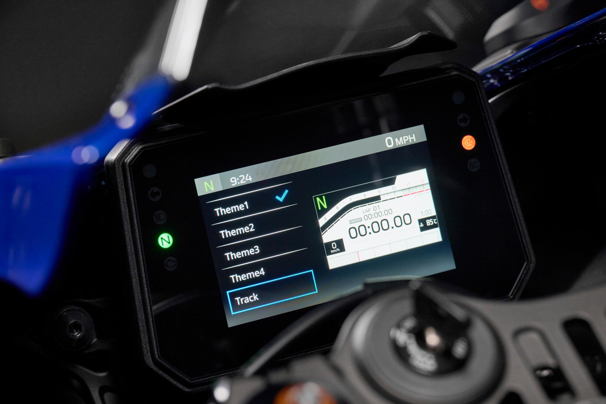 Potpuno poveziv TFT ekran od 5”