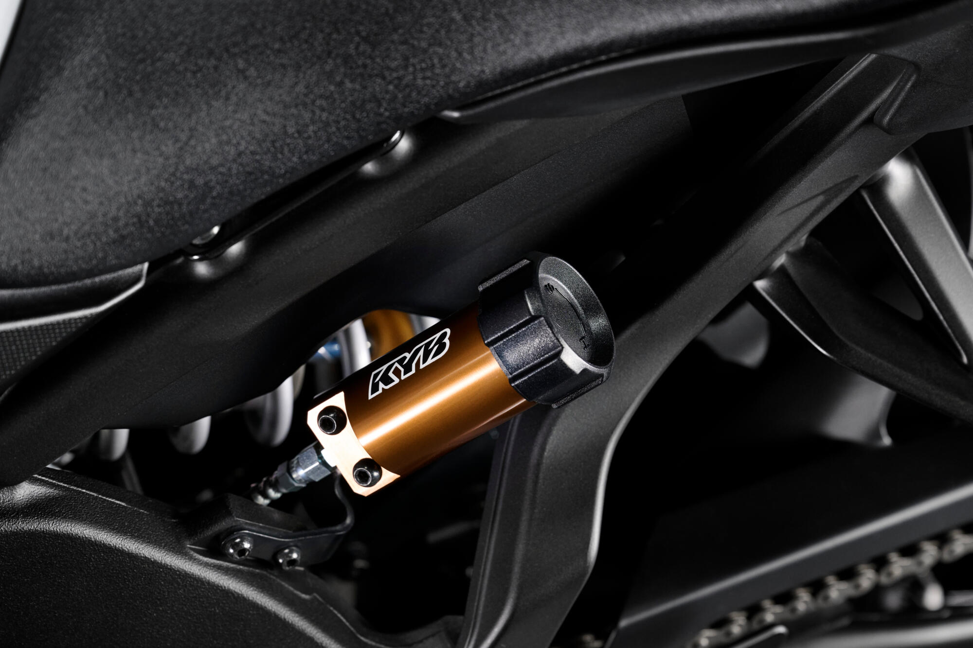 Potpuno podesivo KYB vešanje nove generacije